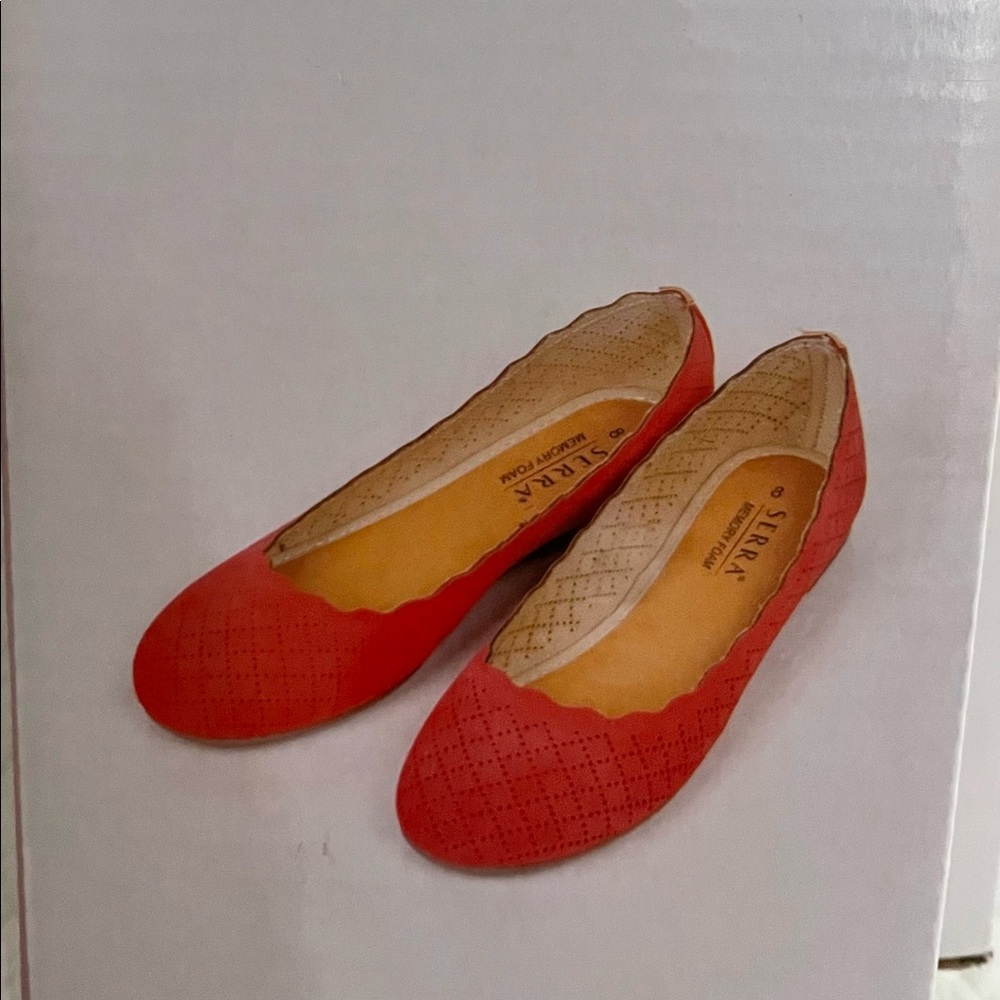 Size 9- Serra Ladies Flats